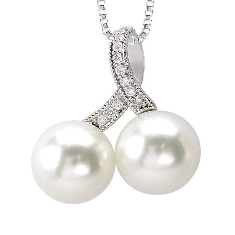 Picture of Diamond Pendant with Pair of Pearls